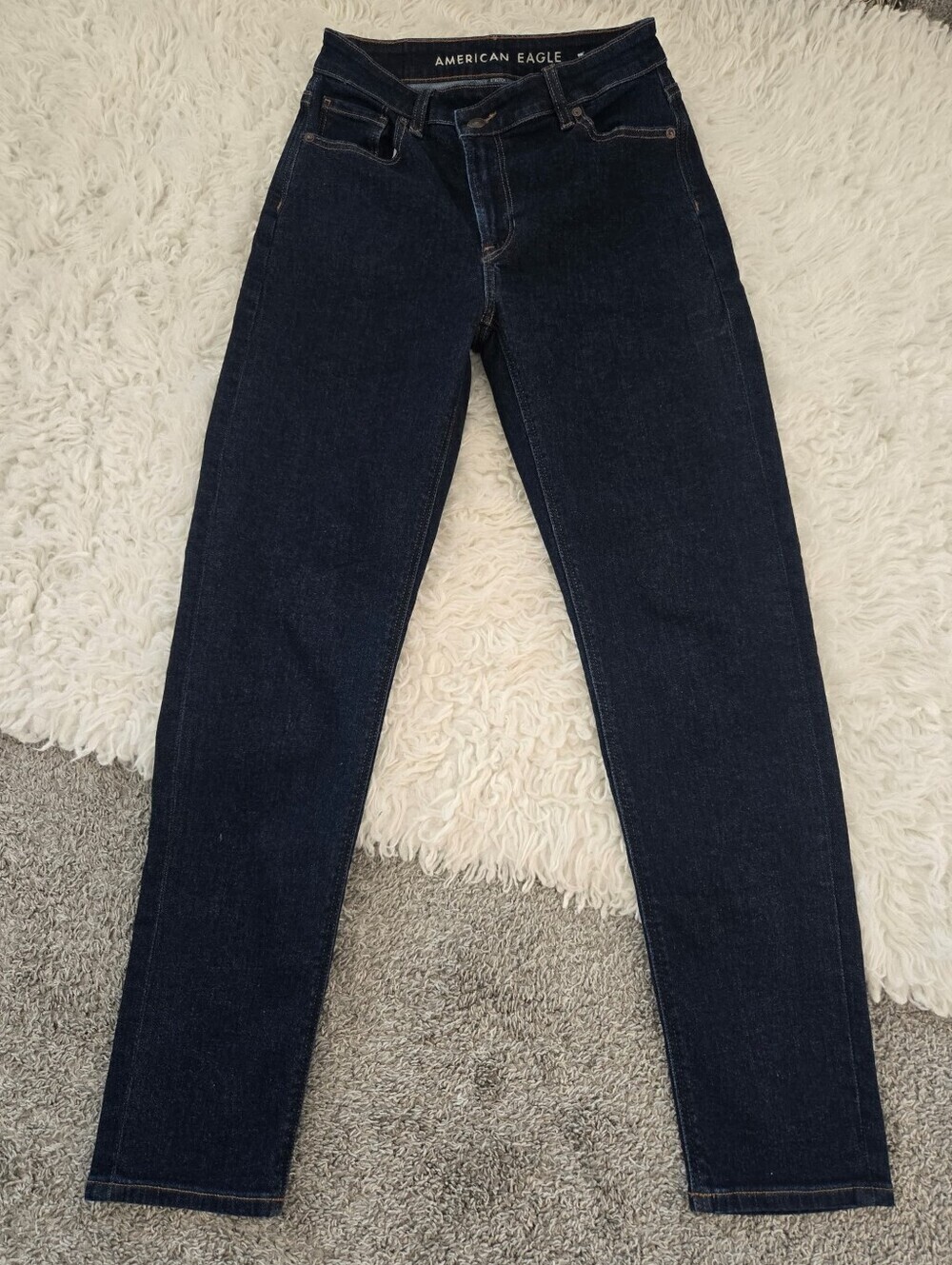 American Eagle Outfitters criss-cross button waistband Mom Jeans. Size 0.